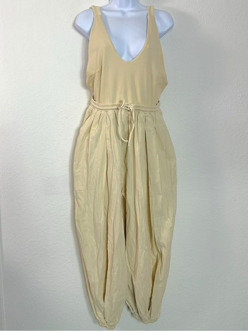 Free People Bohemian Beach Balloon Harem Zon Jumpsuit in Neutral Tan Medium NWT - Picture 6 of 10